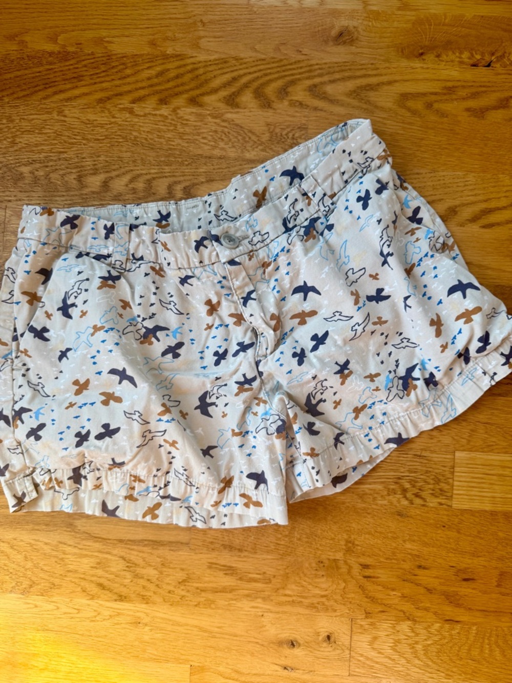 Light brown Bird-Print Women's Ruffle Hem Shorts Patagonia size 8